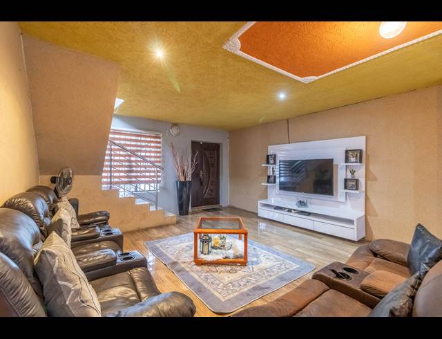 5 BEDROOM HOUSE FOR SALE IN ORMONDE